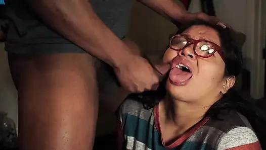 Dees'in yüzünü sikiyor