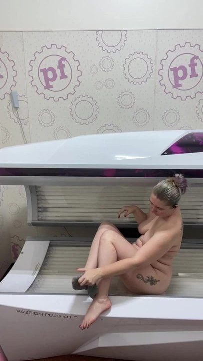 Cam tanning bed