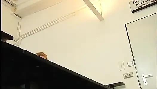 Wawancara sama sekretaris rambut merah