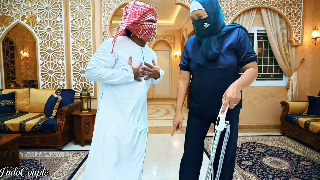 Muslim Hijab Enak bos Perawan Bandung pengen aku nyepong kontol kecil pembantu rumah tangga di Saudi