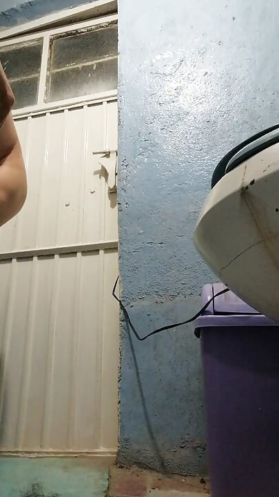 Shaving the pussy
