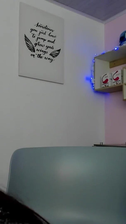 Moment émotionnel de « Une étudiante mignonne au visage innocent squirte après s’être masturbée l’anus puis s’être masturbée »