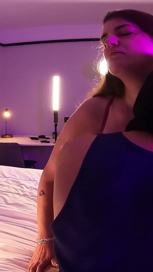 मोट्या कमरेची ५० वर्षीय GILF PAWG सावत्र मुलाच्या BBC ने गांडीत घेतली | क्लिप १