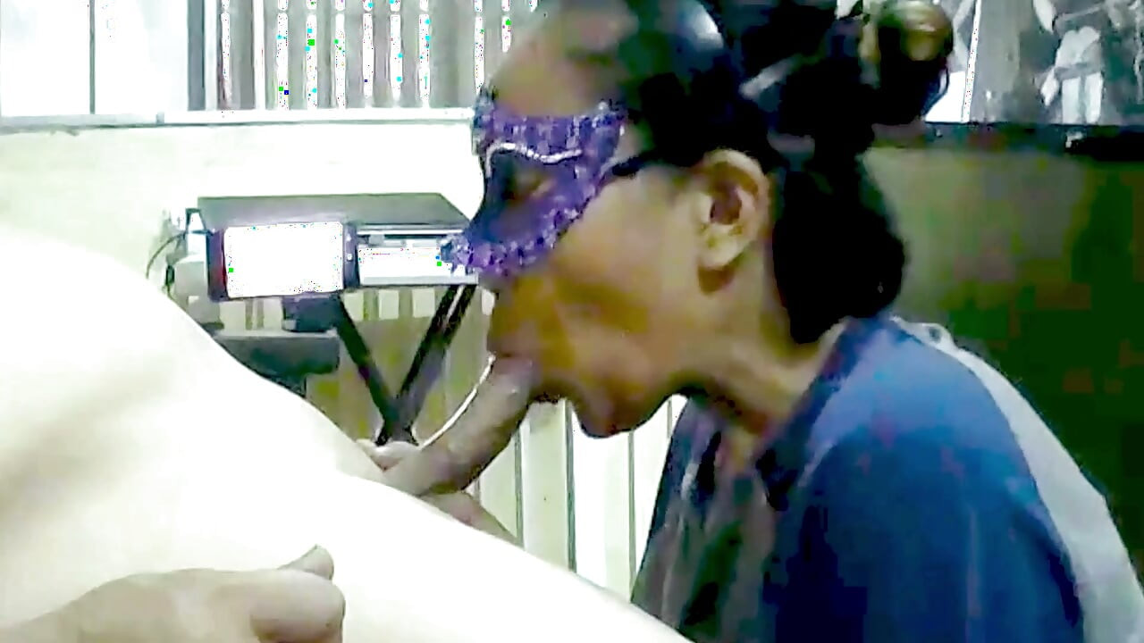 Nyepong kontol hot pagi-pagi