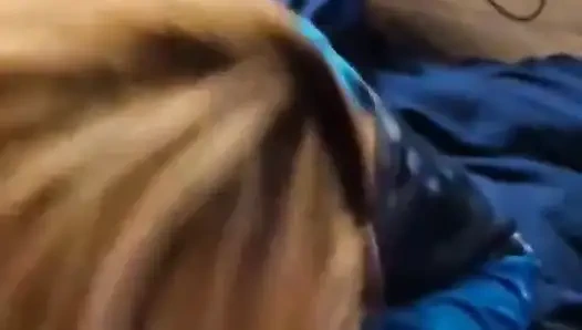 Ateşli, seksi, elle muamele yalama, emme, ıslak saksoya dönüşüyor! Onu inletirken beni izle!