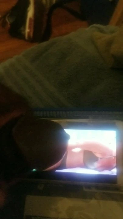 Grande cazzo nero che accarezza le foto di mia moglie