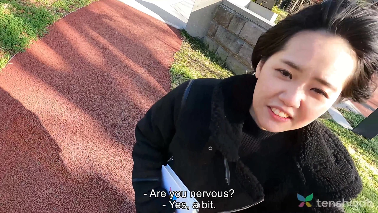Moeka Tachibana genç ve ilk porno videosunda