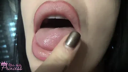 Du bist besessen von meinen vollen natürlichen lippen