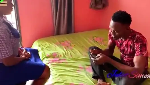 Kremsi amcığıma çok sert vuran ders öğretmenim.