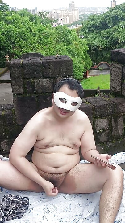 Masturbation en extérieur 1