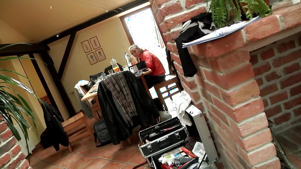 Sexy mladé manželky ve trojce a kompilaci paroháčů