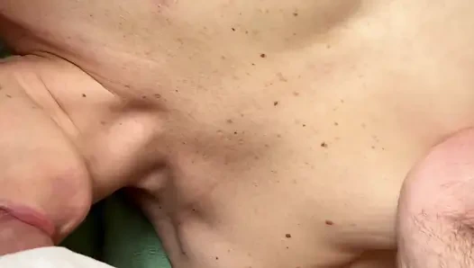 Lakukan saja jika kamu muncrat terlalu cepat. Beri dia orgasme.