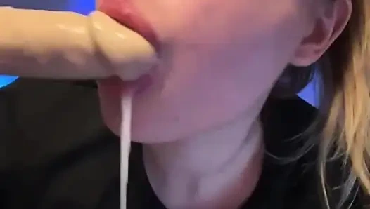 A sloppy blowjob with Jucielussie and a close-up fuck