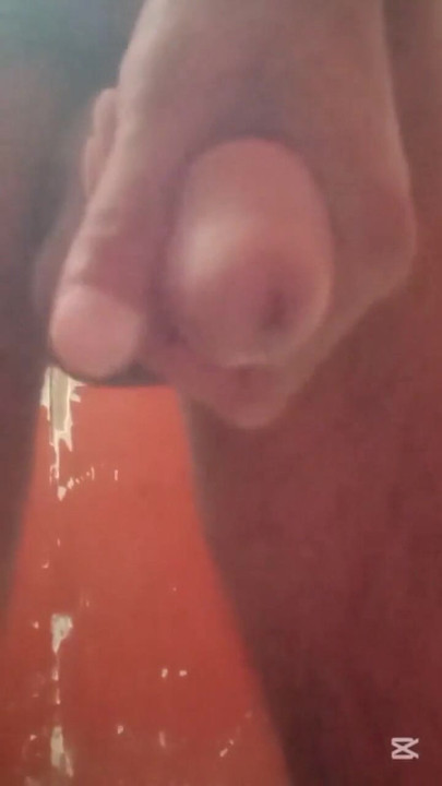 标志性的时刻来自“我独自与我的鸡巴享受自己。如果有人想成为我的伴侣，你可以联系我。
