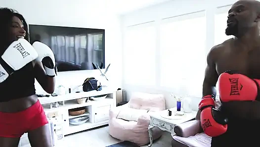 Paris Love и Doc шоколадный боксерский матч