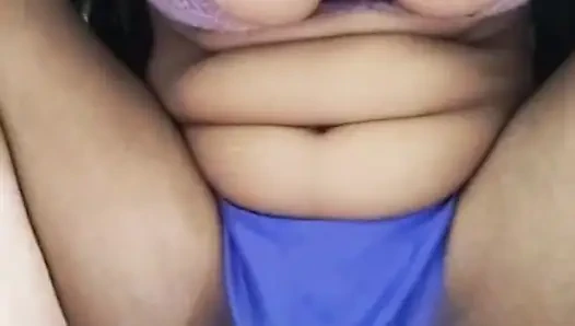 Сексуальную дези Magi трахнули дилдо