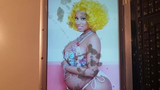 Nicki Minaj sborra omaggio 5