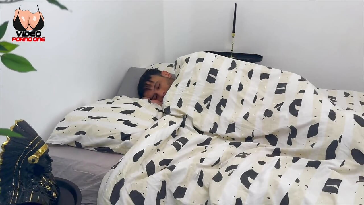 She Will Wake up Her Boyfriend to Receive a Good Cock but Especially His Dose of Cum to Start the Day off Right.
