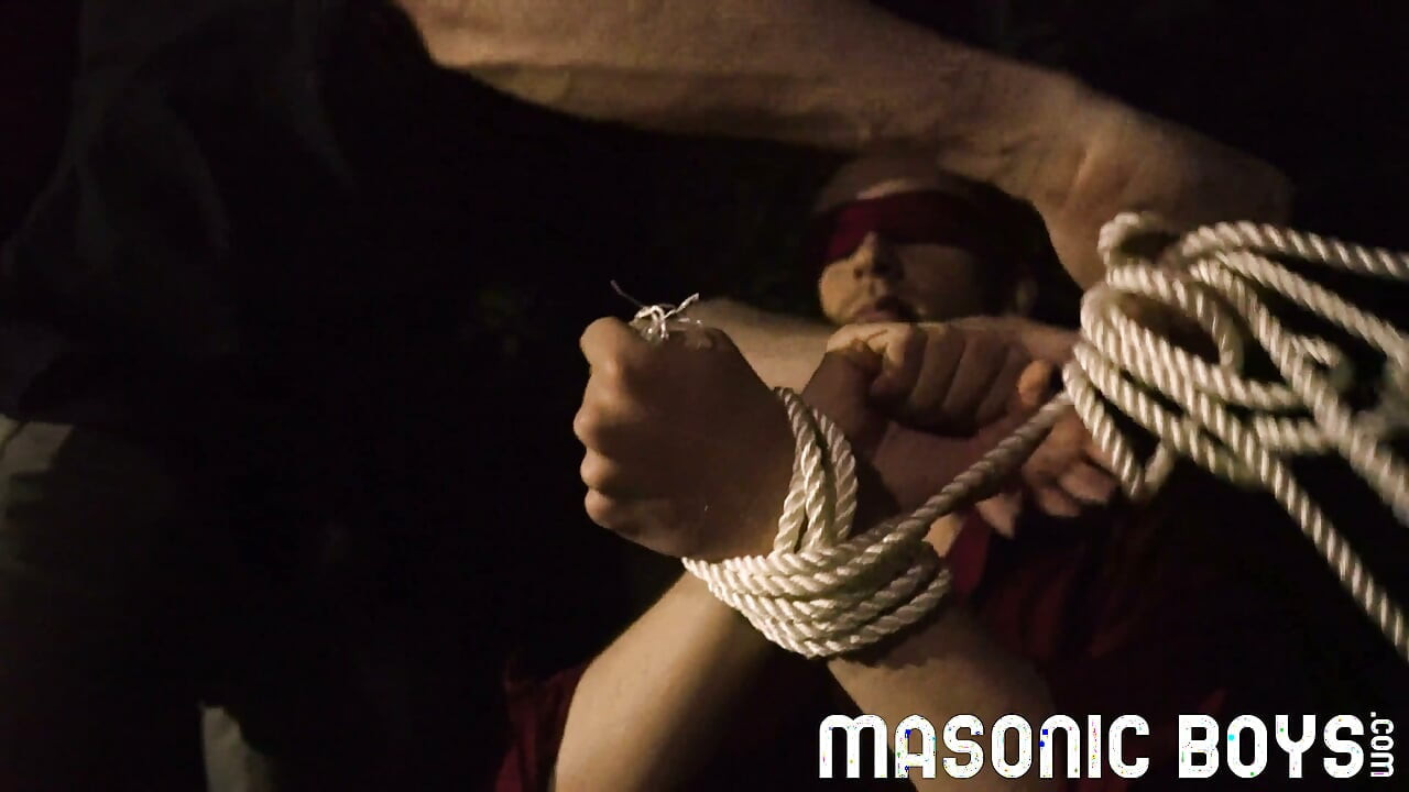 MasonicBoys - Schattige, onschuldige Serg Shepard barebacked door hete meester in pak