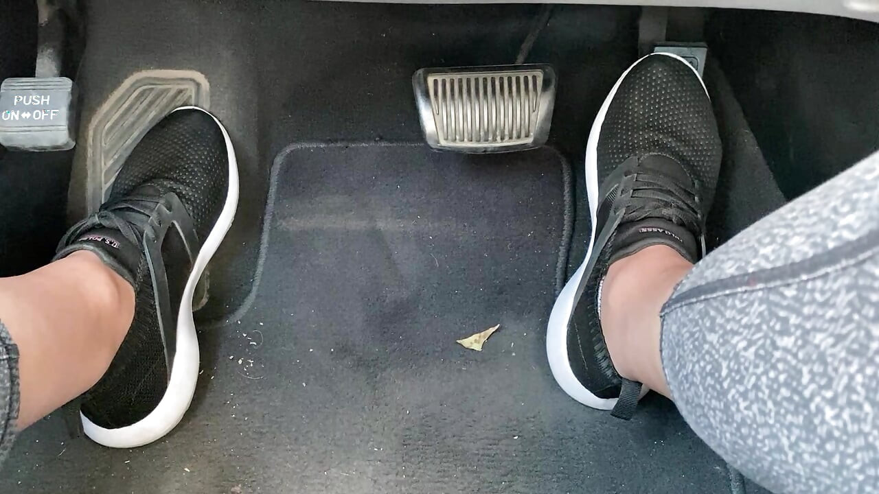 Pumpanje pedala u tenisicama od Ivys Feet