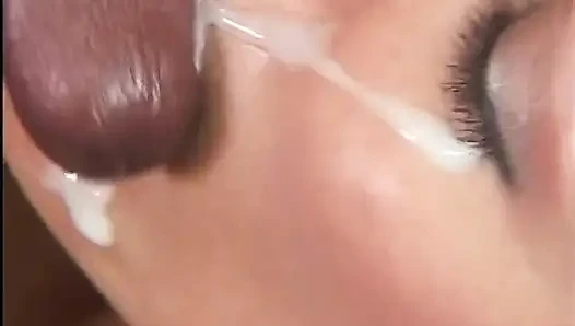 Şehvetli sarışın güzel Nicole Moore ünlü yapımcıyla ses denemesi hakkında buluşma ayarladı
