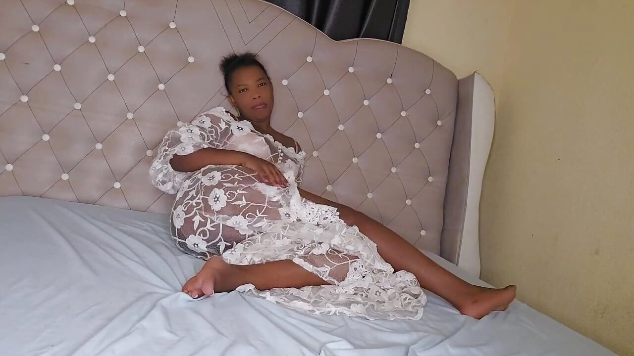 Kenyan Home Maid Fingering Herself