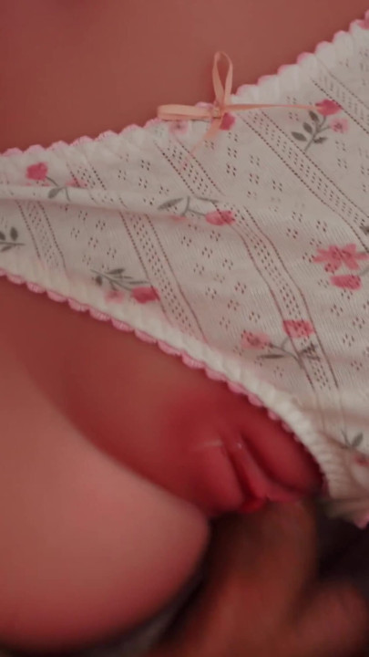 Sırayla iki amcığı sikmek unutulmaz bir deneyim - Zelex bebeğiyle üçlü seks | Klip 3