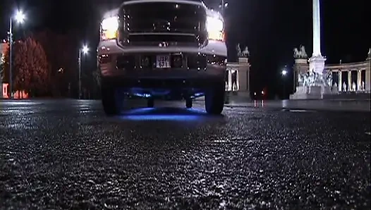 Esmer kadın yarak sever ina night club'da sert sikiliyor