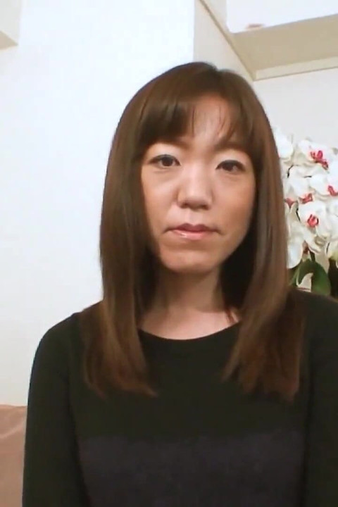 Japanese cougar squirts all over the couch in anticipation