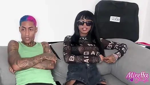 Мой друг не меняется каждый раз, когда приходит ко мне в гости, есть