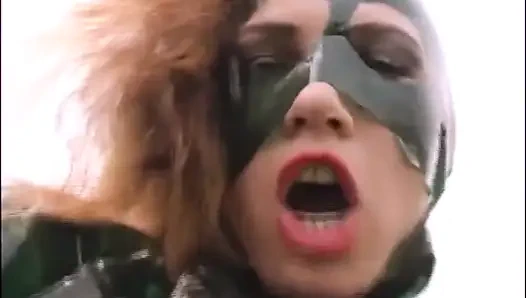 Sie muss im freien kaum gefickt werden