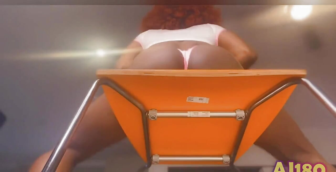 Tjäna det pt 1 och 2 Detta är en del chaturbate session, twerking och en anpassad video (redigerad ner) som jag var tvungen att dela