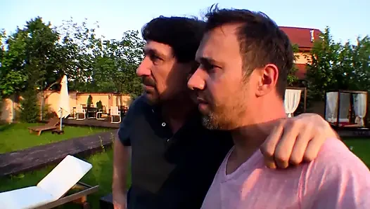 Titus havuz partisi 2 - ıslak sürtükler havuzda sert sikiliyor