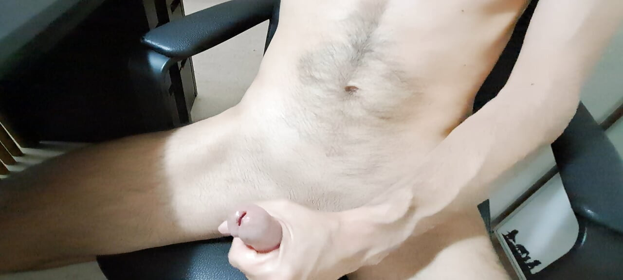 Slow handjob while watching porn