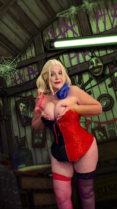 Granny Harley Quinn: Multiple Vibrator Fucking Villainous Slut