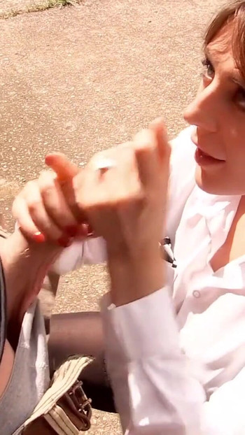 Velkolepý okamžik od "Ginger Meter Služka Samantha Má drsný venkovní sex v práci"