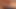 セクシーな女が巨大なペニスが剃った秘部を突き刺す中、快感に喘ぐ