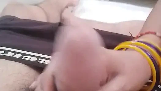 Apni bhabhi se tangan Pekerjaan karaya atau seks kiya