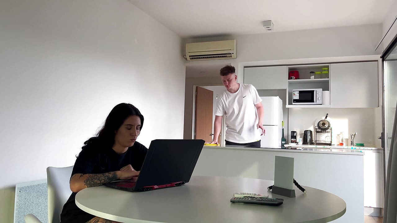 Mi Novia Me Compra Un Juguete Sexual Y Me Follo Salvajemente Los Dos Coños Y Su Ano