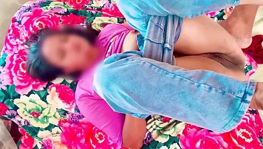 Индийская деревенская бедная девушка Soniya жестко трахается со своим боссом для увеличения зарплаты красивой индийской девушки дези