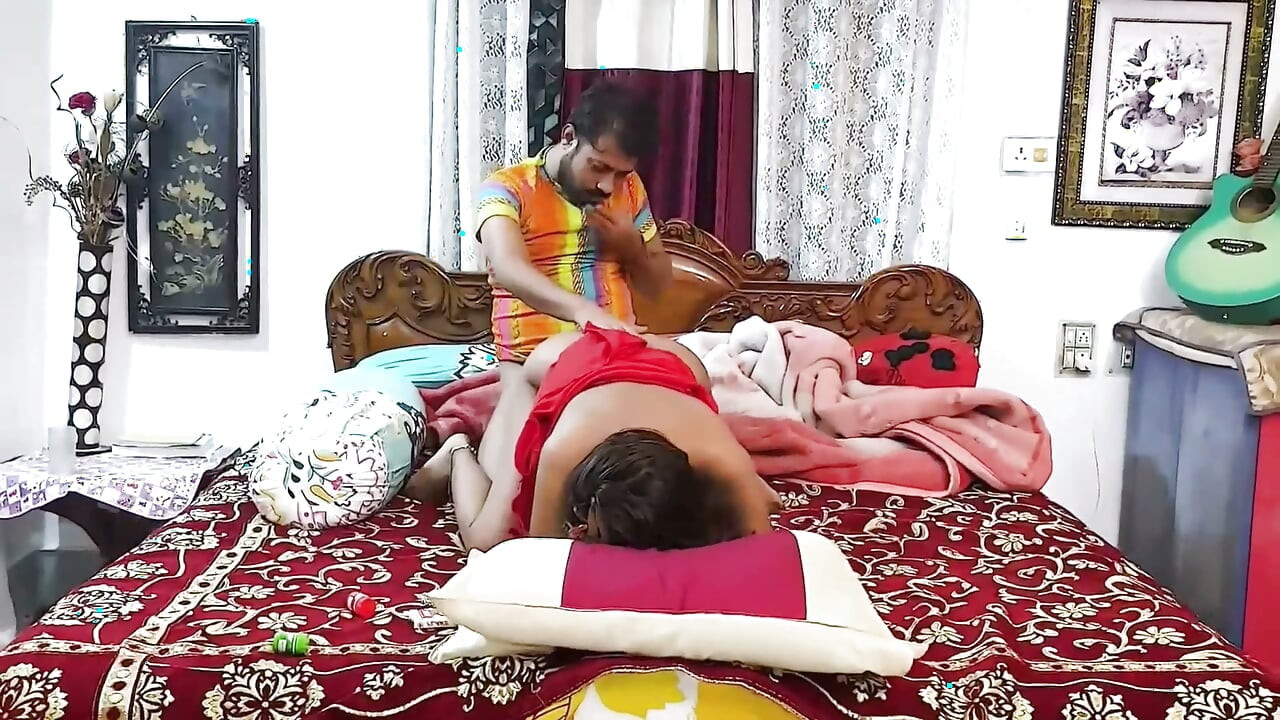 Aadhi Raat ko bhabhi se masaz ke bahane bula kar bhabhi ko pel diya