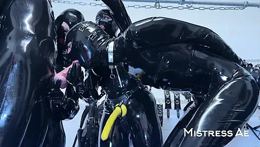 Mistressae ve Bayan Lilly: latekste biseksüel eğitim