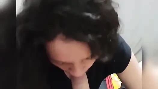 Orta yaşlı seksi kadınlar yarak emmeyi seviyor - yakın çekim sakso