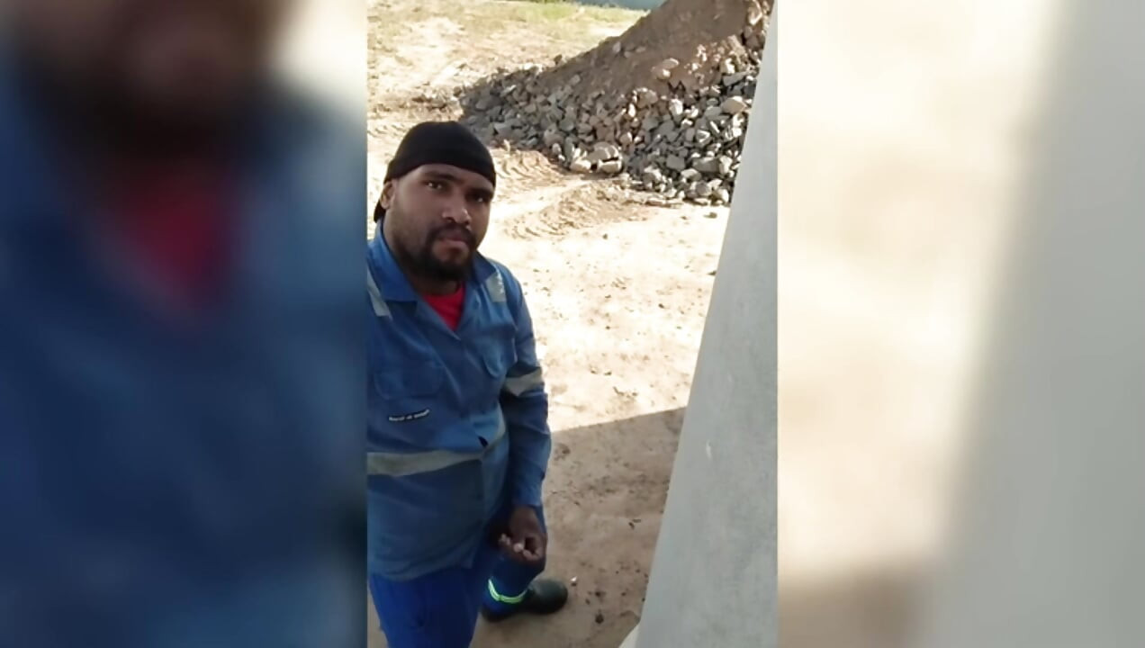 帰宅前に、作業員はそれを仕事に伝えます