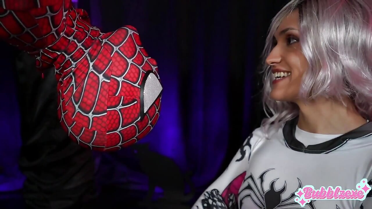 Cuspindo e assando aranha twink