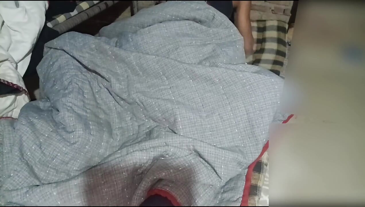 Bhabhi ko devar ne first time raat ko akele me chudai ki ganzzeit chudai ki indisch desi dorf desi bhabhi