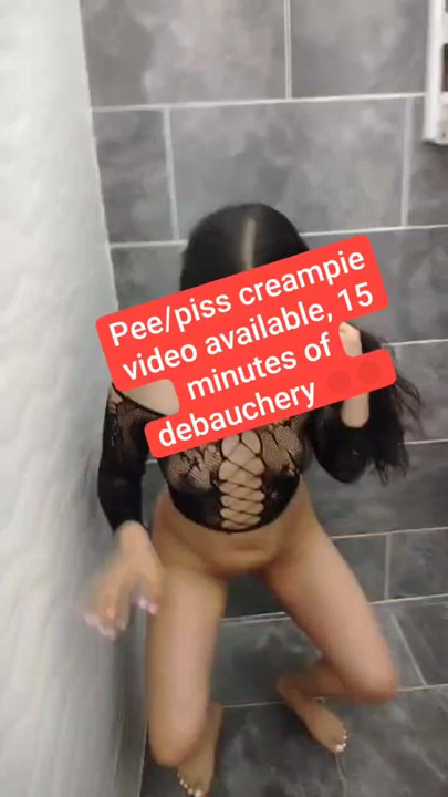 Young Colombian MILF slut pees in the shower with warm pussy.