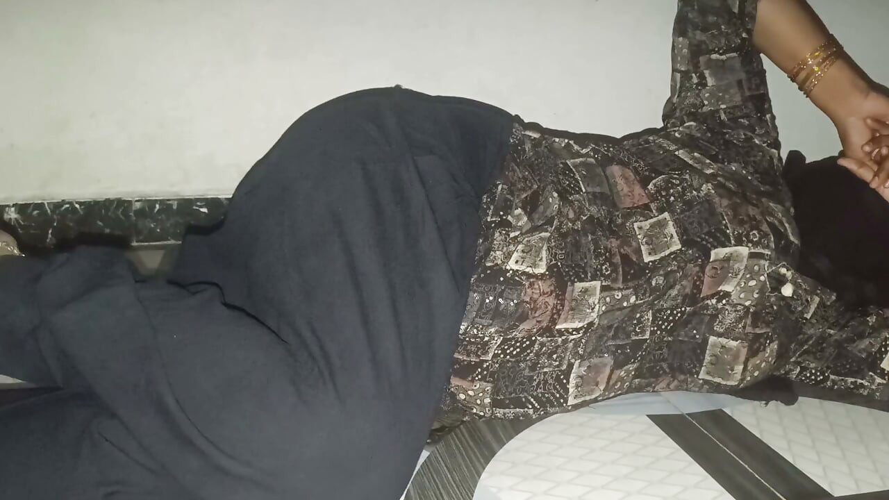 Gaon ki desi bhabhi ki desi style mein thukaee devar ke sath