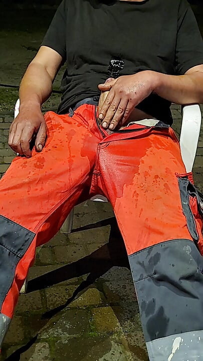 Jerking off with a lot of piss