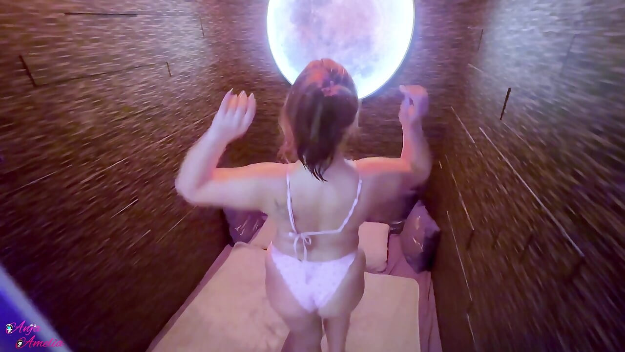 Opuštajuće pušenje i gutanje sperme u spa sobi!